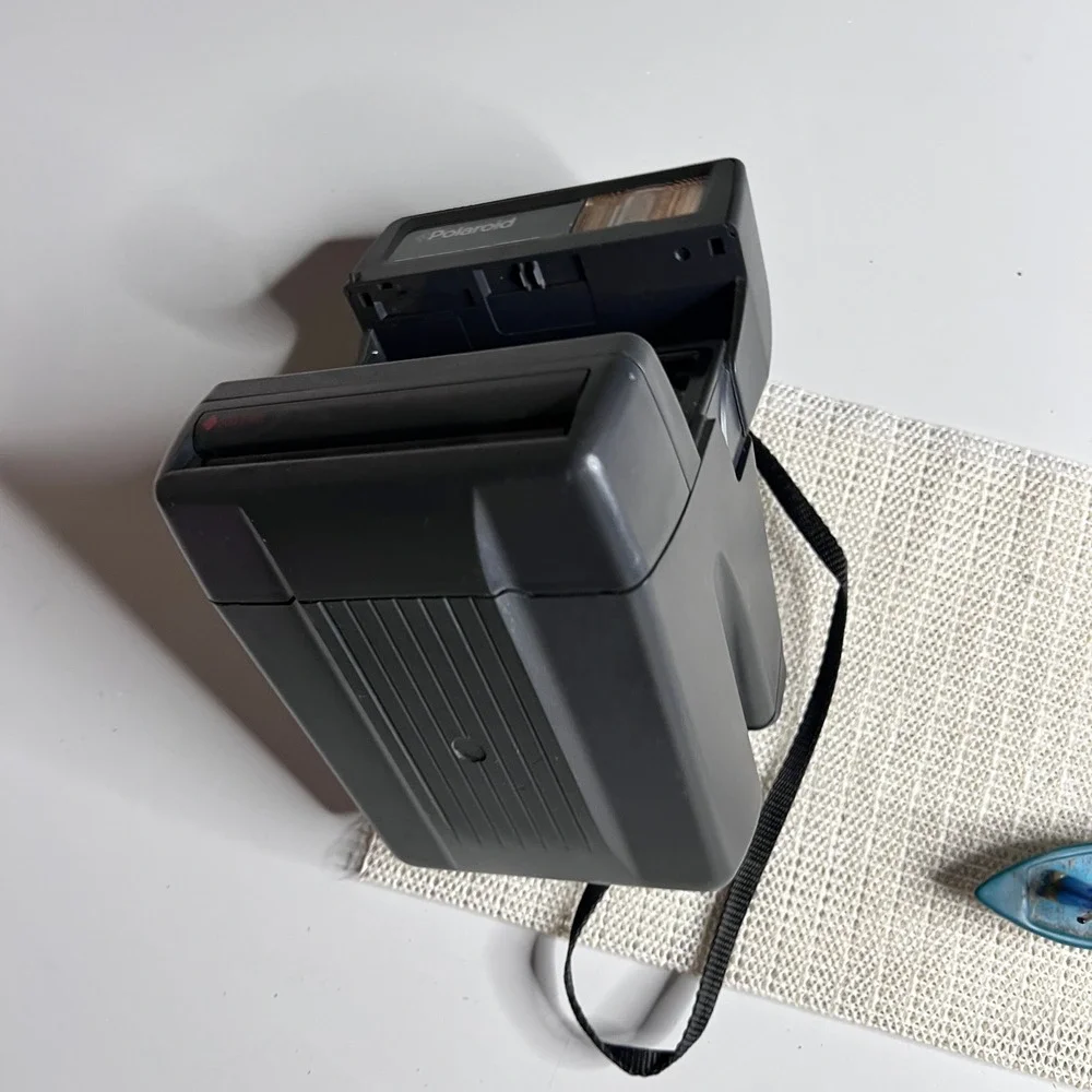 Polaroid OneStep‎ 600 Instant Film Camera Black with Built-in Flash Vintage
